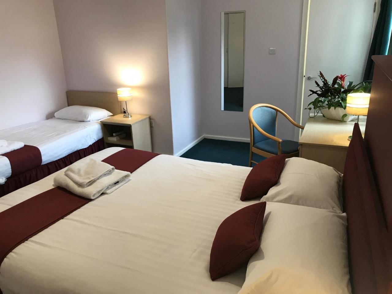 Hinsley Hall 3*